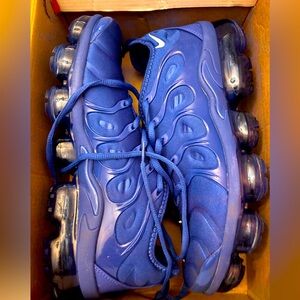 Nike vapor max size 9.5